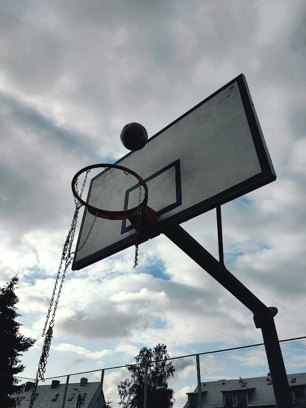 Boisko do koszykówki i piłki nożnej - Image 1