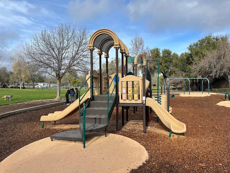 Azule Walking Park - Image 1