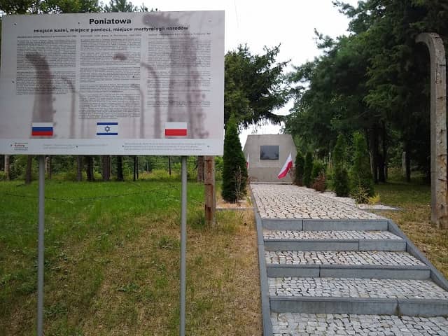 Pomnik pamięci ofiar Hitleryzmu - Image 1