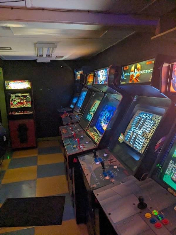 B&B Arcade & Video Games - Image 1