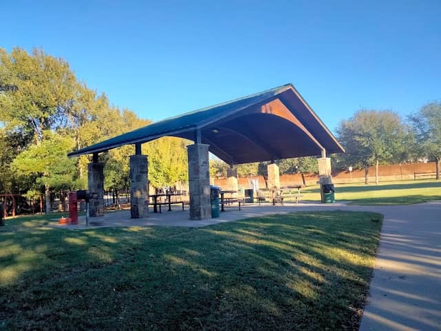 Shores Park - Image 2