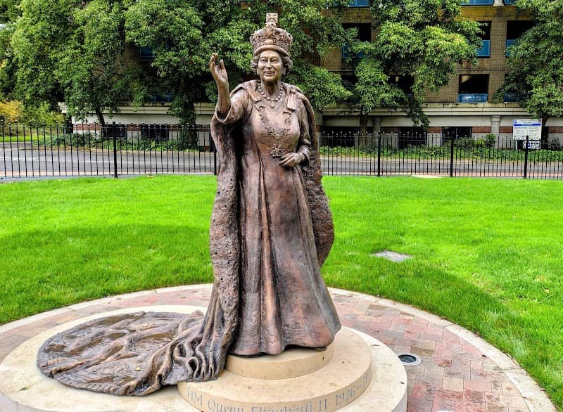 HM Queen Elizabeth II Statue - Image 1