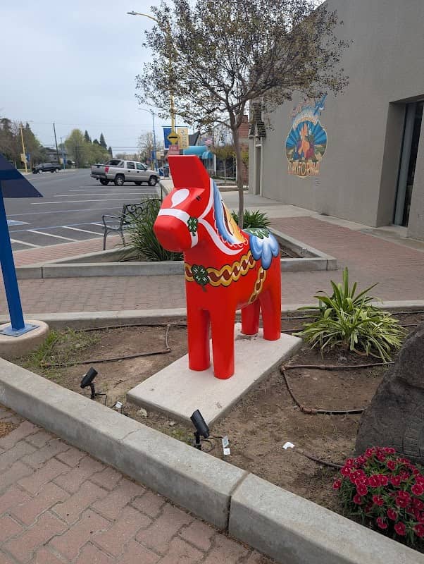 Dala Horse Statue - Image 2