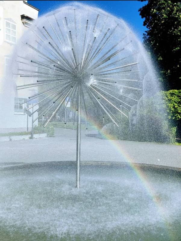 Pusteblume Brunnen - Image 1
