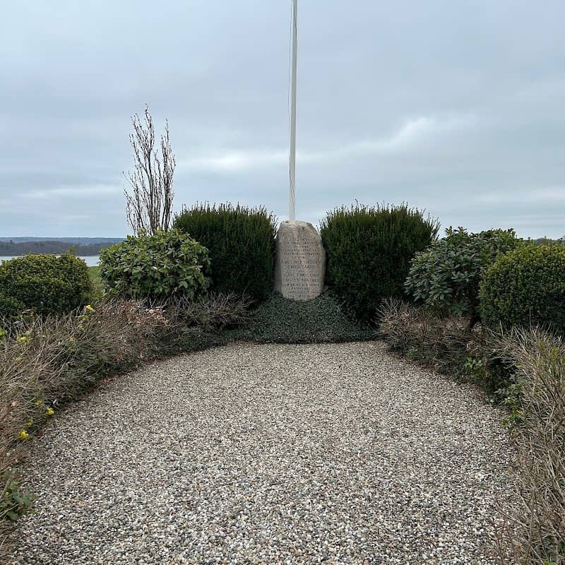 Mindesten for Iver Iversen og Carl Christian Hansen - Image 1