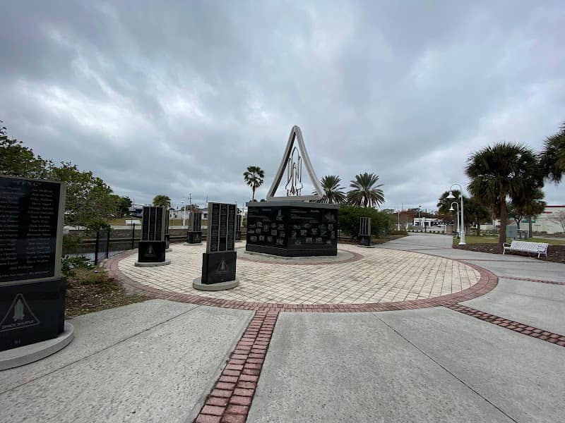Space Shuttle Monument - Image 1