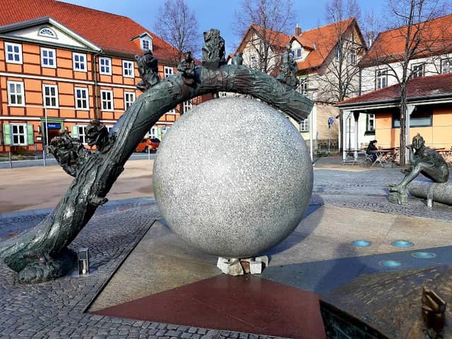 Brunnen mit Wasserspiel "Blühe, Wachse, Gedeihe" - Image 1