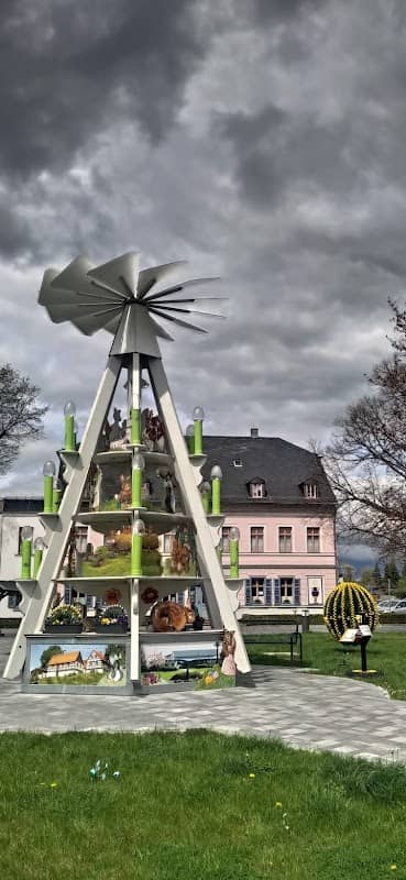 Festplatz vor dem Herrenhaus Fraureuth, Gedenkplatz - Image 2