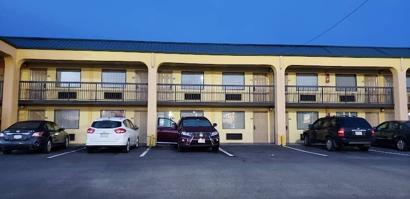 Days Inn by Wyndham Byron - Image 1