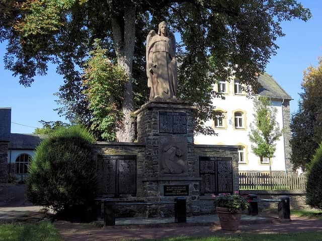 Kriegerdenkmal - Image 1