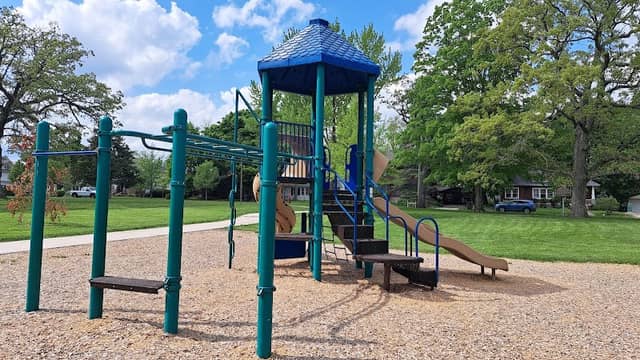 East Side Park Pavilion - Image 1