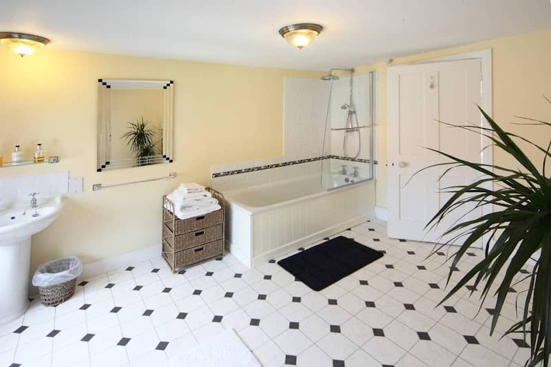 Bawdsey Hall and Bawdsey Hall Wildlife Photography Hides - Image 2