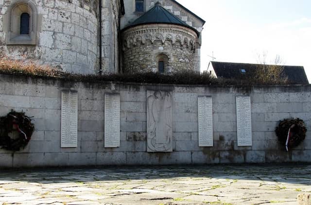 Kriegerdenkmal - Image 1