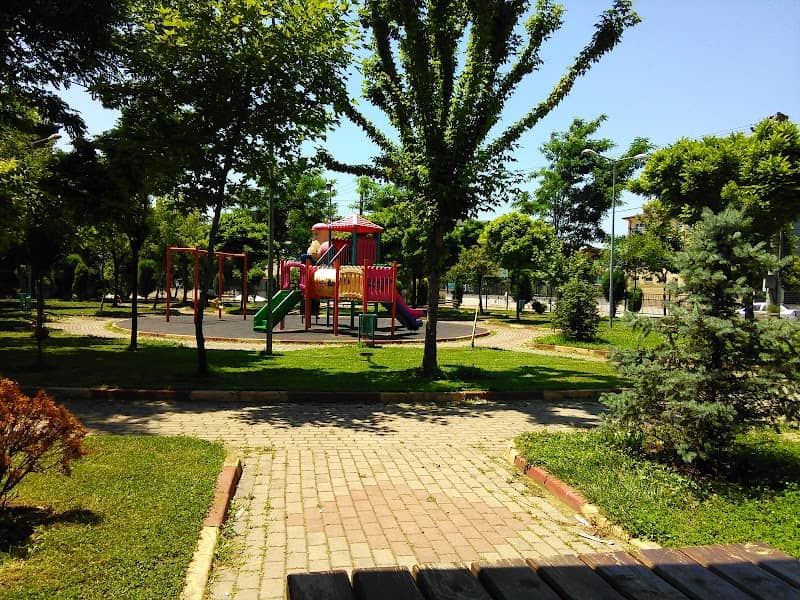 Hüseyin Avni Şirin Parkı - Image 1