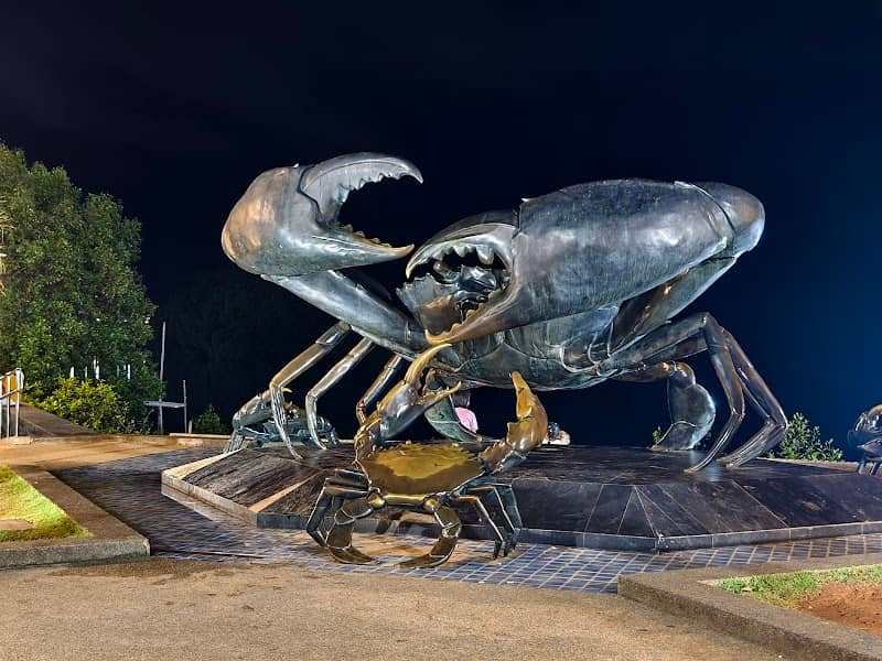 The Mud Crabs Sculpture - Image 1