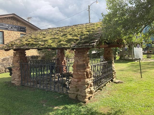 Mark Twain Spring Park - Image 2
