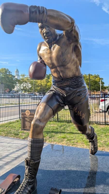 Marvelous Marvin Hagler Statue - Image 2