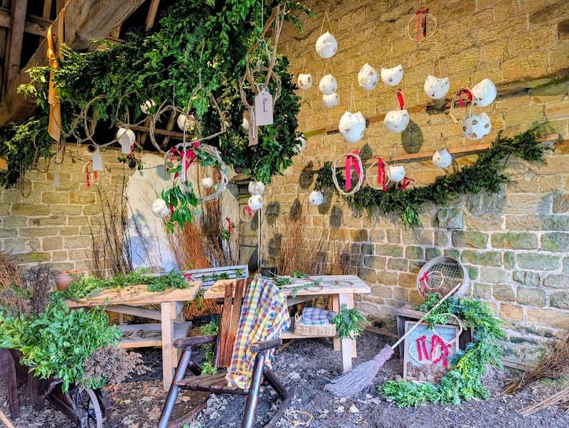 Stable Yard - Image 1