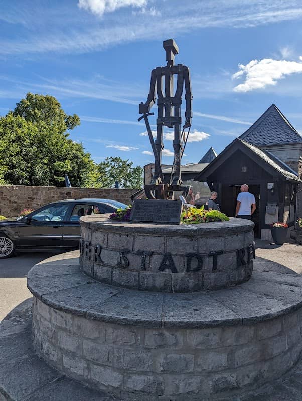 Roland Statue - Image 1