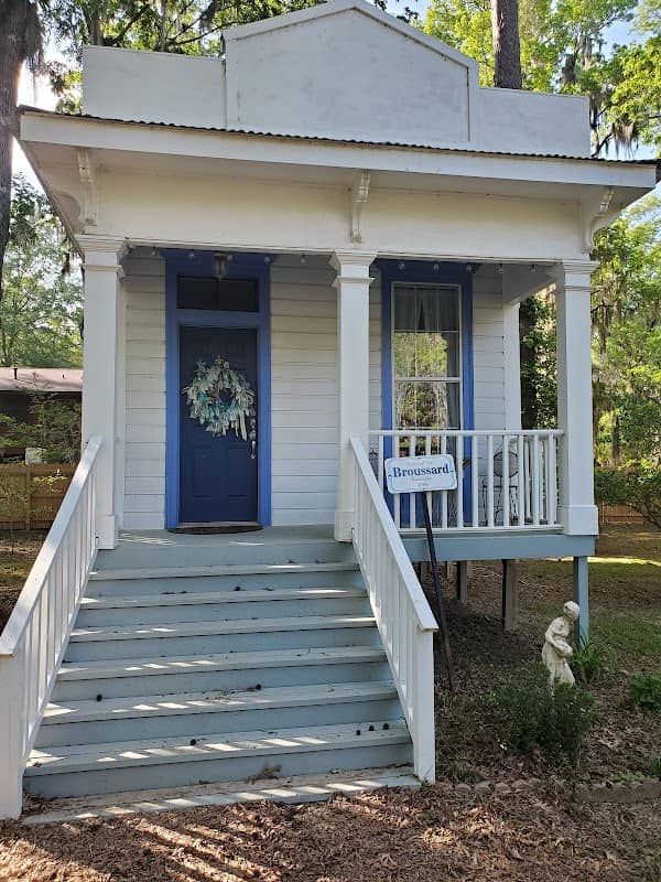 Lafitte's Landing Guest Quarters - Image 1