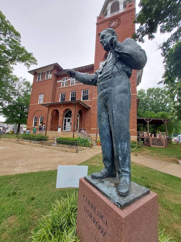 Rhea County Court House Historic landmark - Image 2