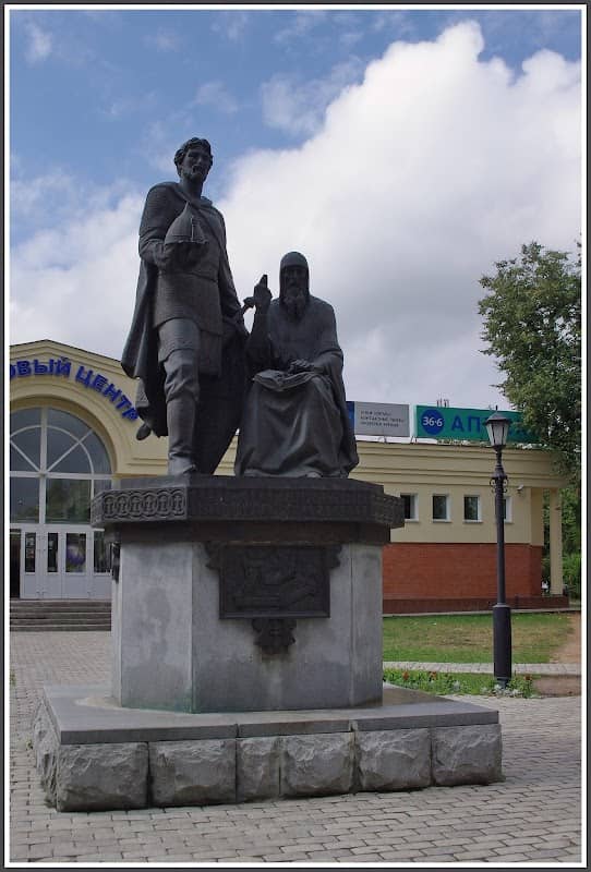 Pamyatnik Prepodobnomu Savve Storozhevskomu I Knyazyu Yuriyu Zvenigorodskomu - Image 1