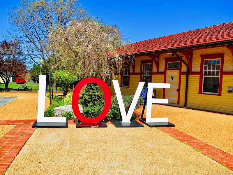 Love sign - Image 2