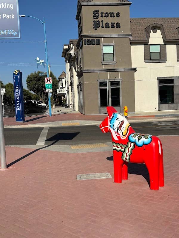 Horse statue Kingsburg - Image 2