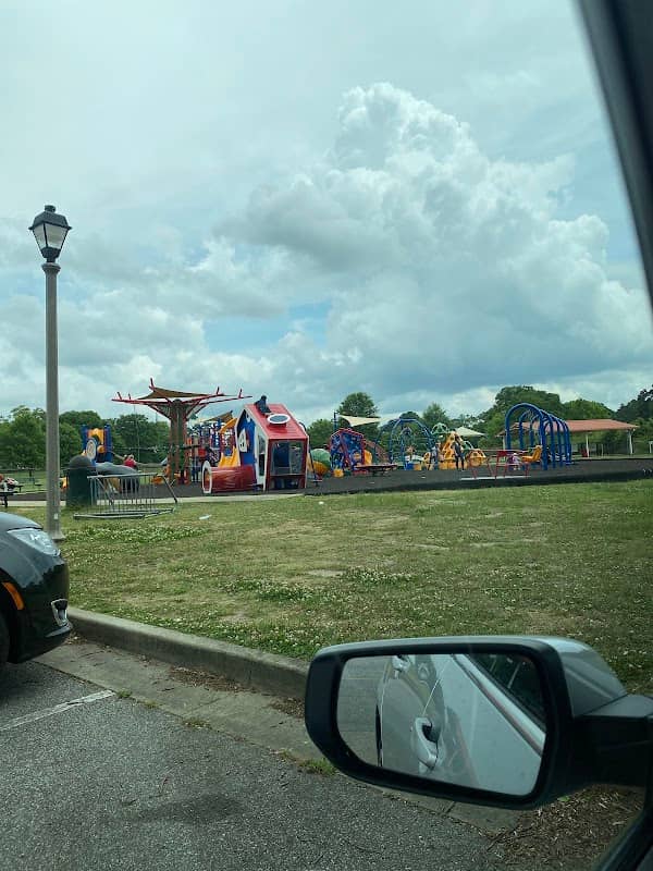 Blue Field Park - Image 2