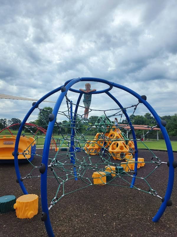 Blue Field Park - Image 1