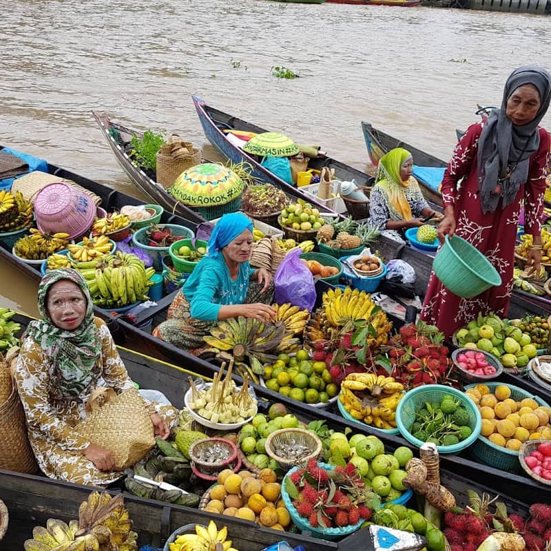 Wisata Pasar Terapung Siring - Image 1