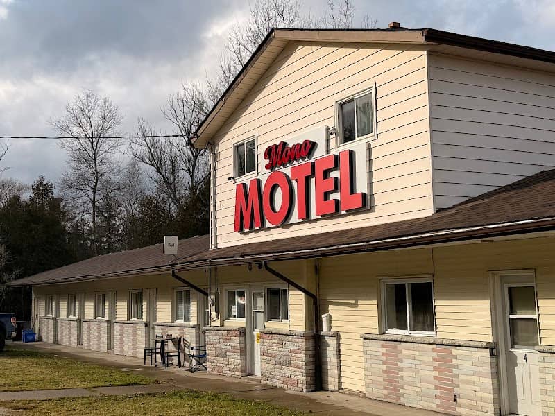 Mono Motel - Image 1