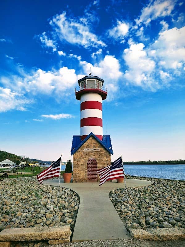 Port of Grafton lighthouse - Image 1