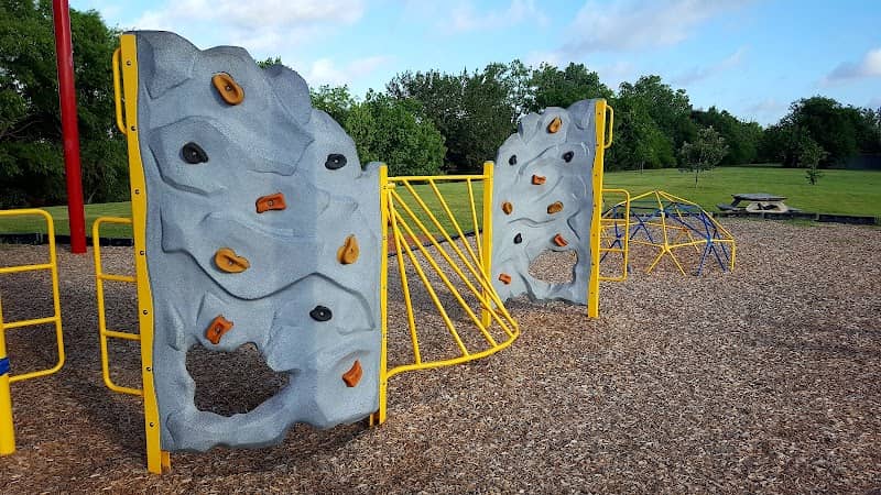 Kenwood Heights Park - Image 3