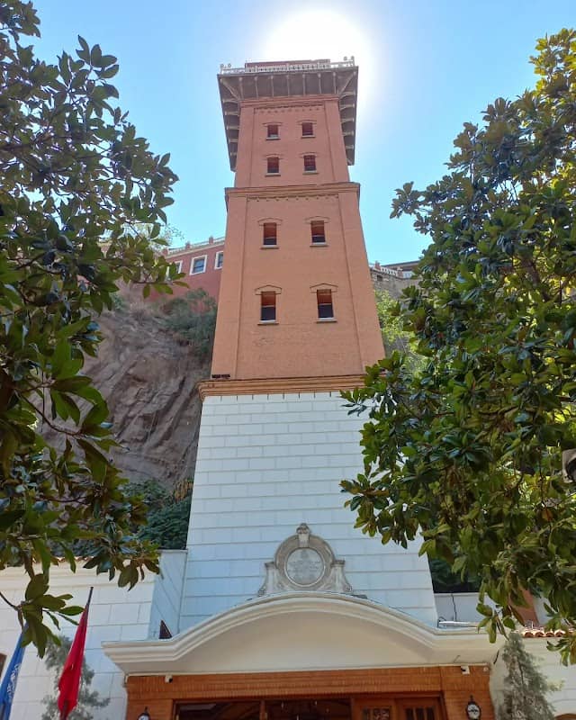 İzmir Historical Elevator Building - Image 1
