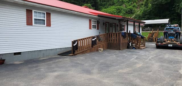 Devil Anse Trailhouse - Image 1