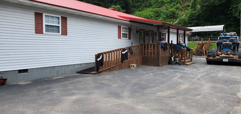 Devil Anse Trailhouse - Image 1