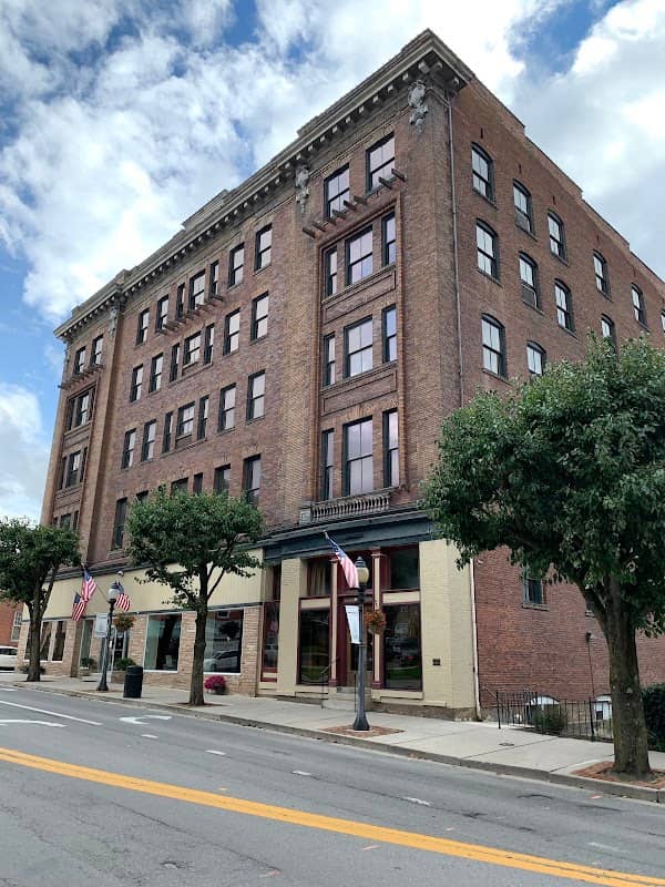 Hinton Historic District - Image 2