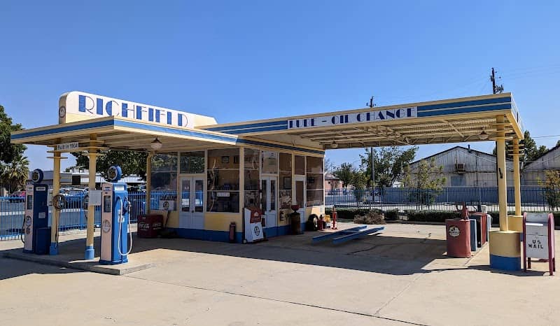 Richfield Gas Station - Image 1