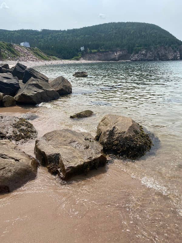 White Point Harbour cliff - Image 3