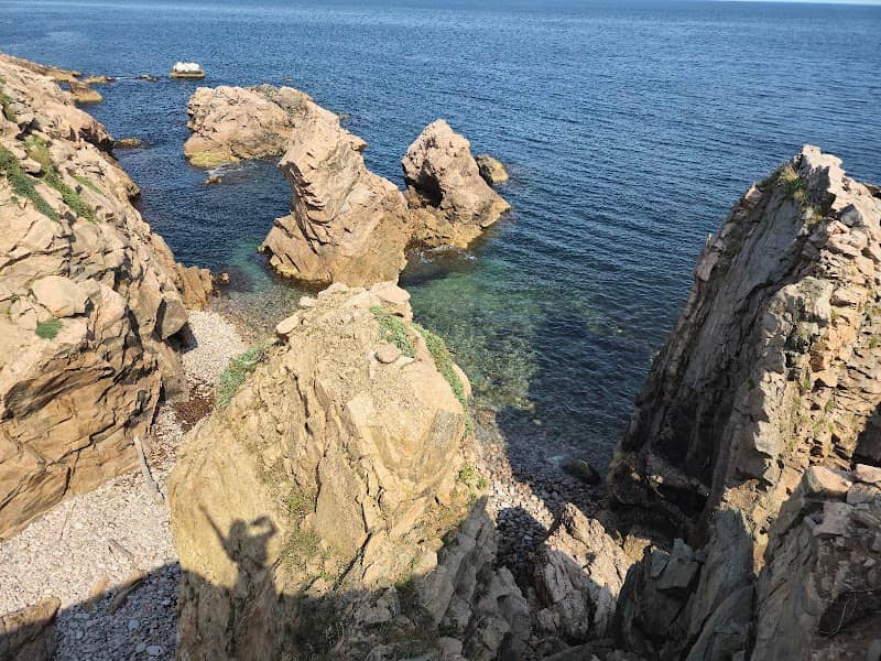 White Point Harbour cliff - Image 2