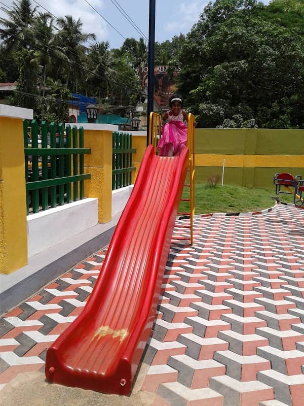 Suseela Gopalan Memorial Park,Roadside Resting Centre - Image 1