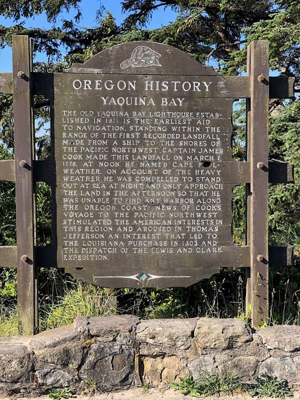 Yaquina Bay Lighthouse - Image 3