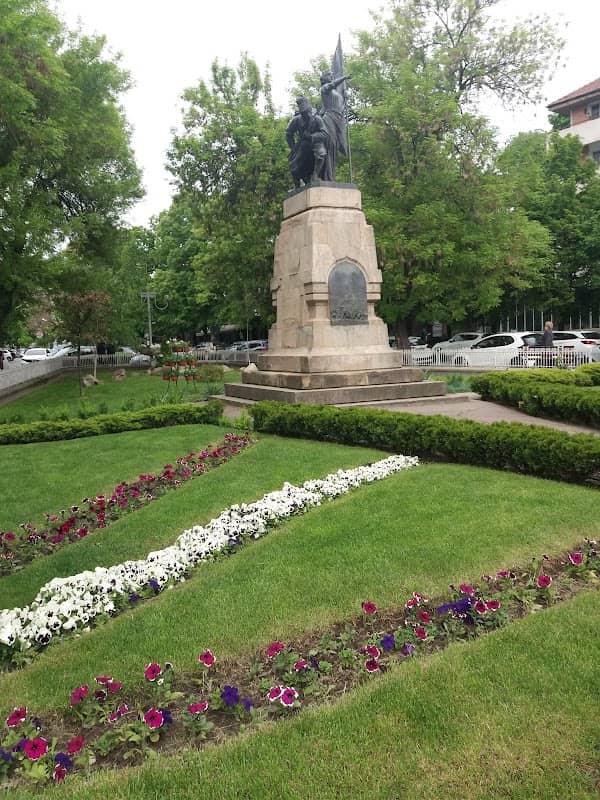 Monumentul Eroilor - Image 2