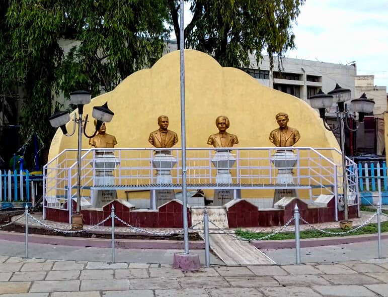 Char Hutatma Putala - Image 1