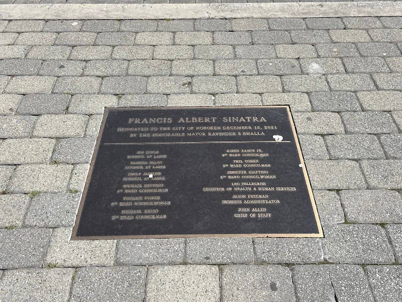 Frank Sinatra Statue - Image 5