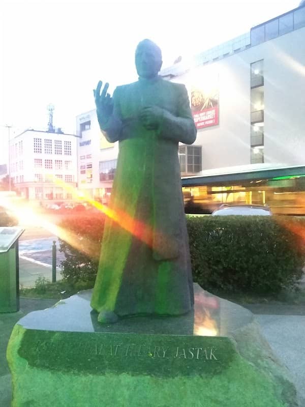 Pomnik księdza prałata Hilarego Jastaka kapelana Armii Krajowej i Solidarności - Image 1