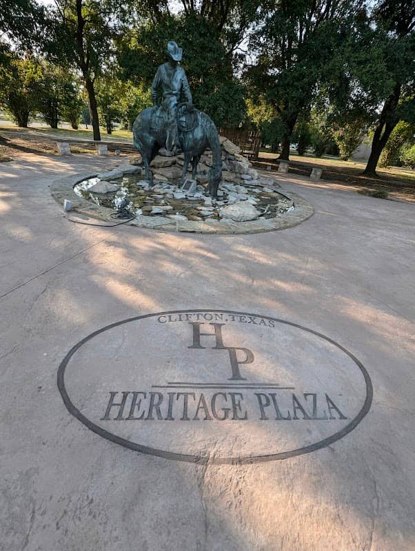 Heritage Plaza - Image 1