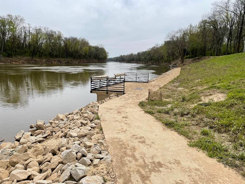 Riverside park - Image 1