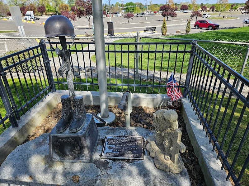 Veterans memorial - Image 1
